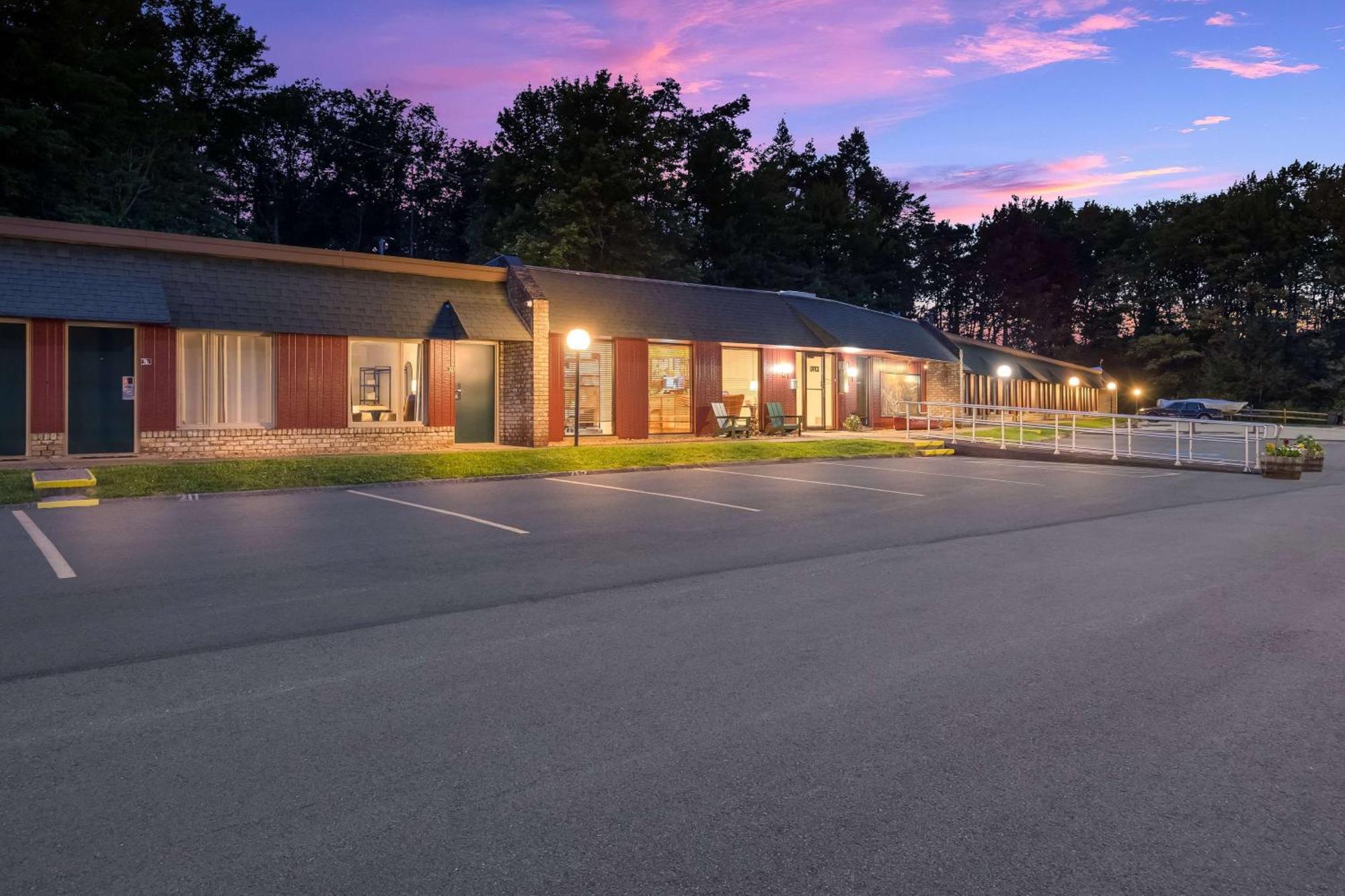 Travelodge By Wyndham Emlenton Esterno foto