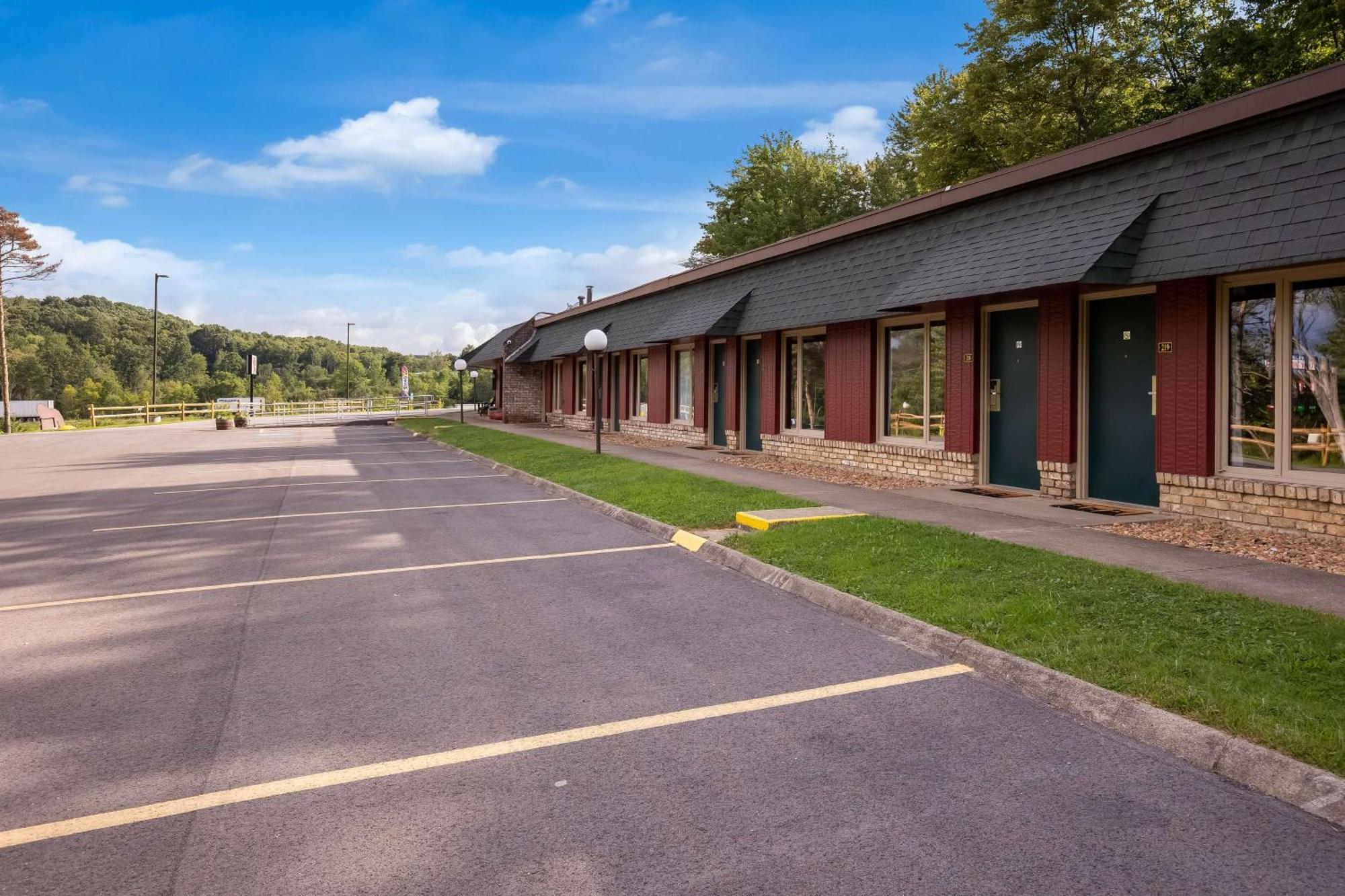 Travelodge By Wyndham Emlenton Esterno foto