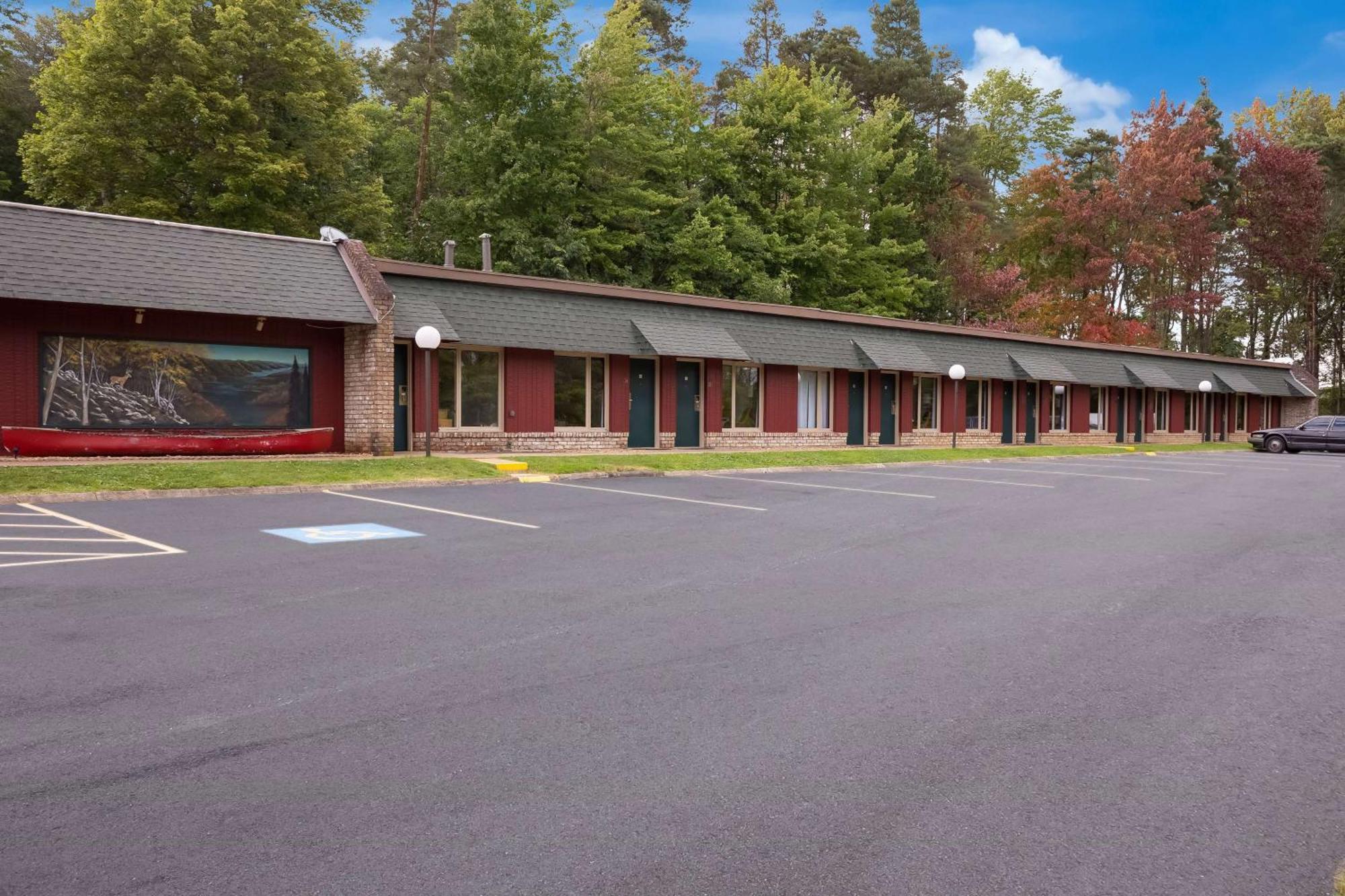 Travelodge By Wyndham Emlenton Esterno foto